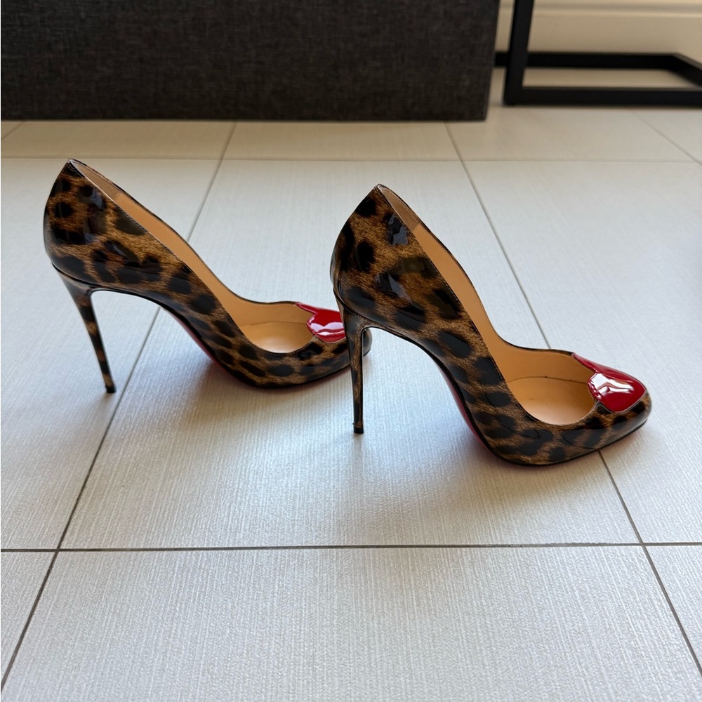 Christian Louboutin Doracora 100 Patent Leopard Closed Toe Heels 36.5 Like New